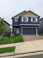 featured image of 995 Ne Wildwood Dr #1