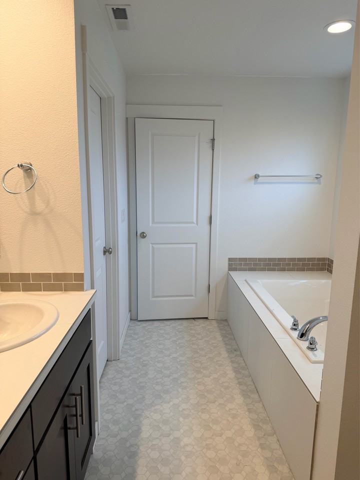 995 Ne Wildwood Dr #1 - Photo 7 of 13