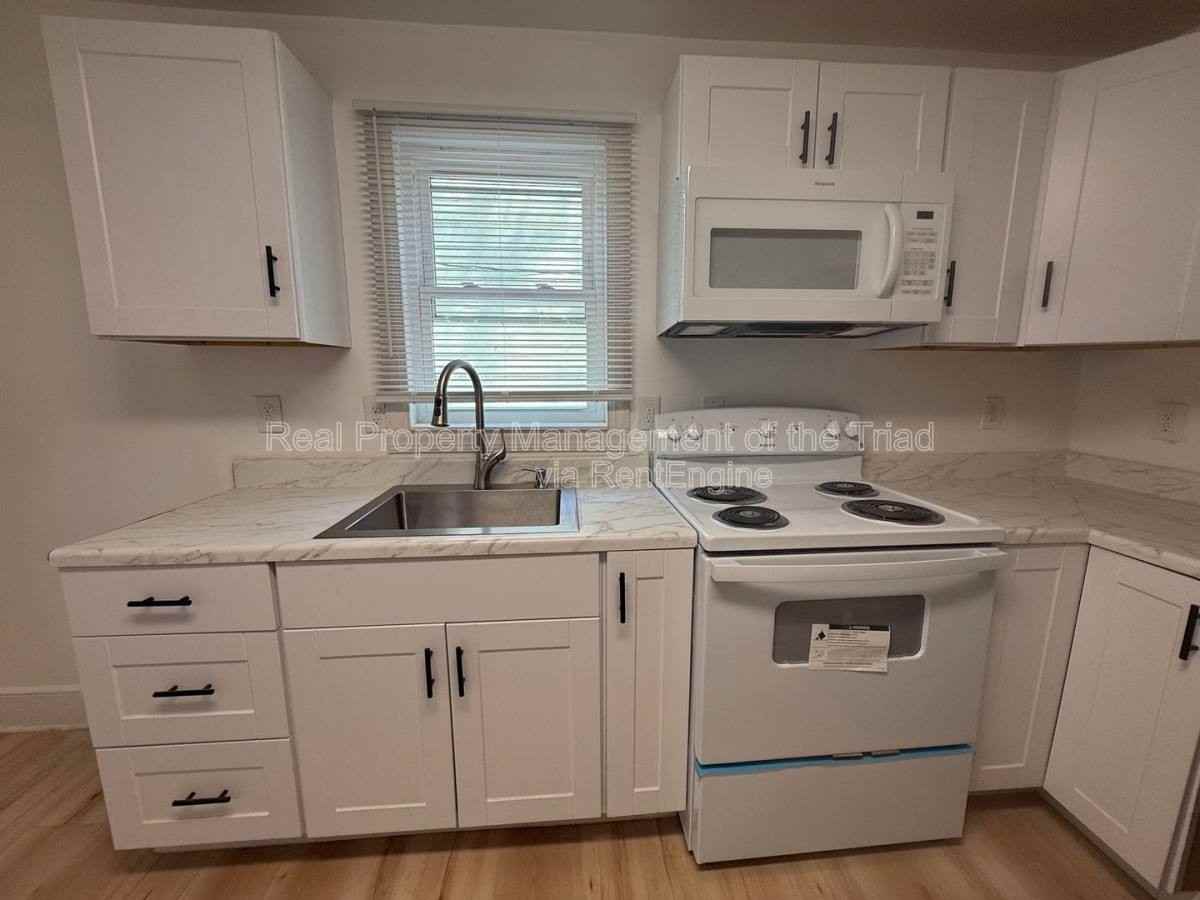 1604 Textile Dr - Photo 2 of 10