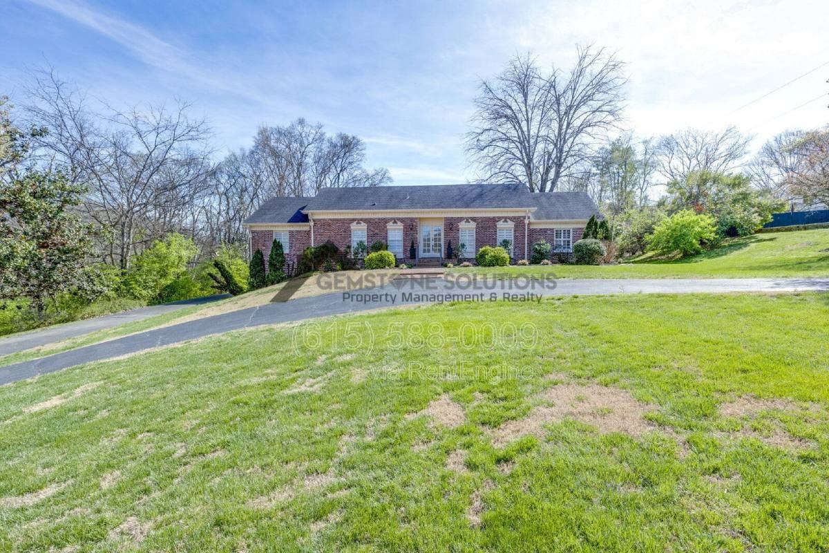 1227 Carl Seyfert Memorial Dr - Photo 2 of 10