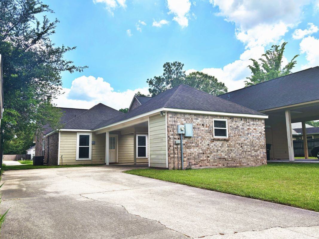 1741 Twisted Oak Ln - Photo 3 of 3