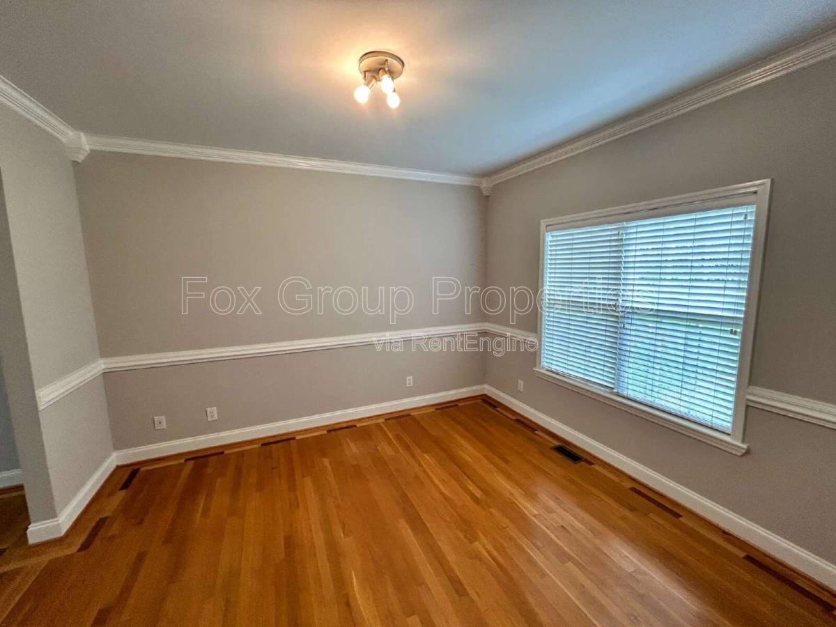 131 Sagemore Rd - Photo 3 of 9