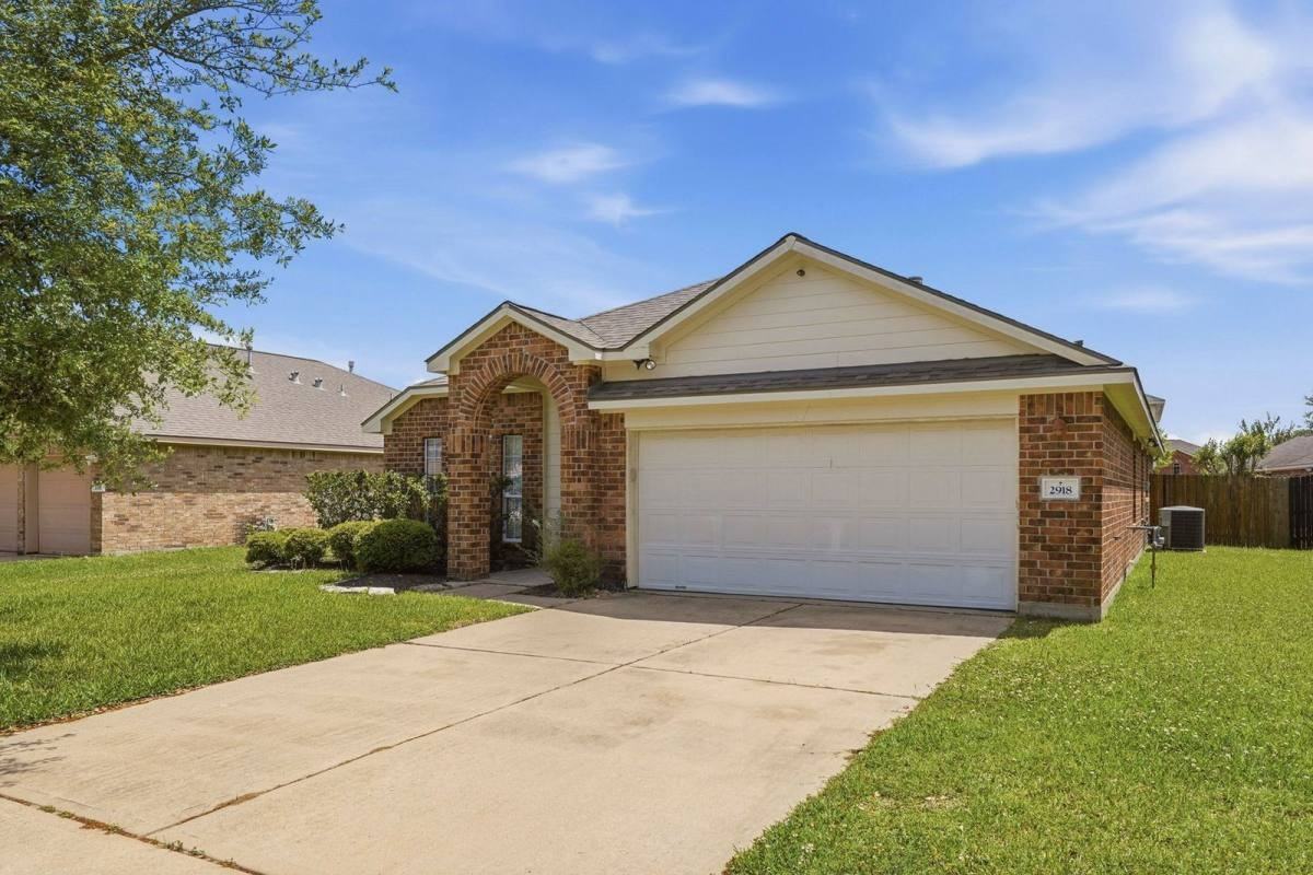 2918 Mustang Meadow Ln - Photo 2 of 10