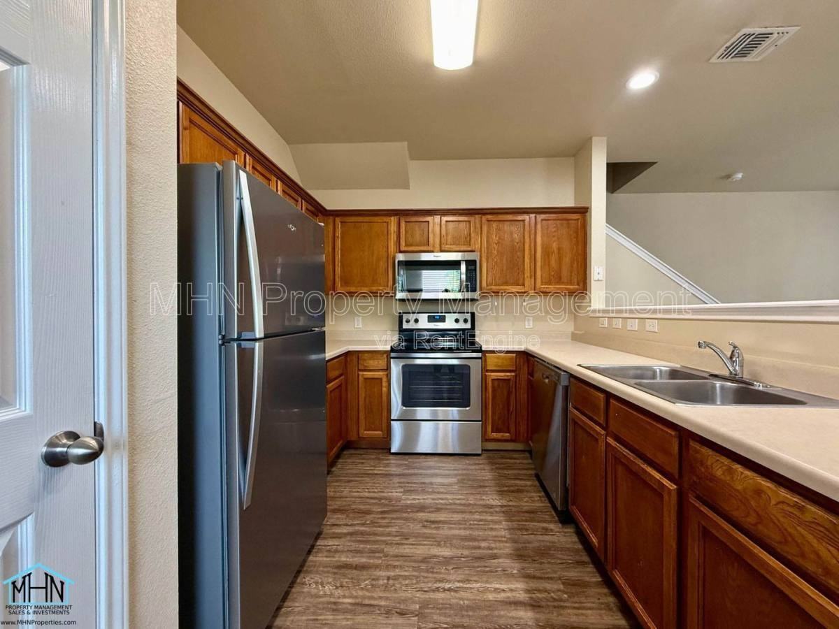 5807 Golf Bnd #2 - Photo 7 of 9