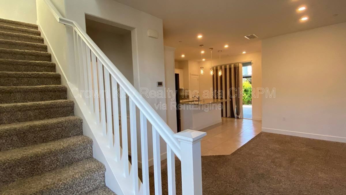 248 E Tuso Ranch Rd - Photo 2 of 10