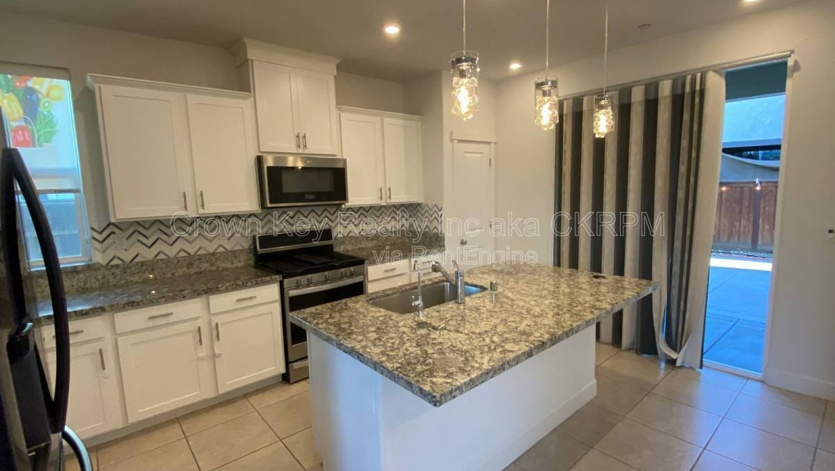 248 E Tuso Ranch Rd - Photo 3 of 10
