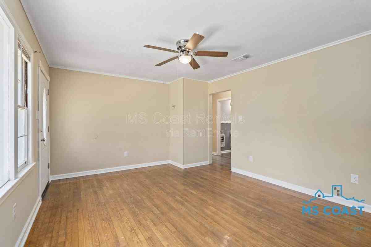 2050 N Dr - Photo 5 of 10