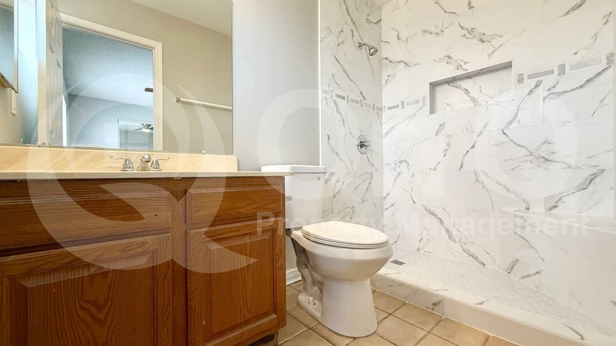 4712 E Fremont St - Photo 2 of 10