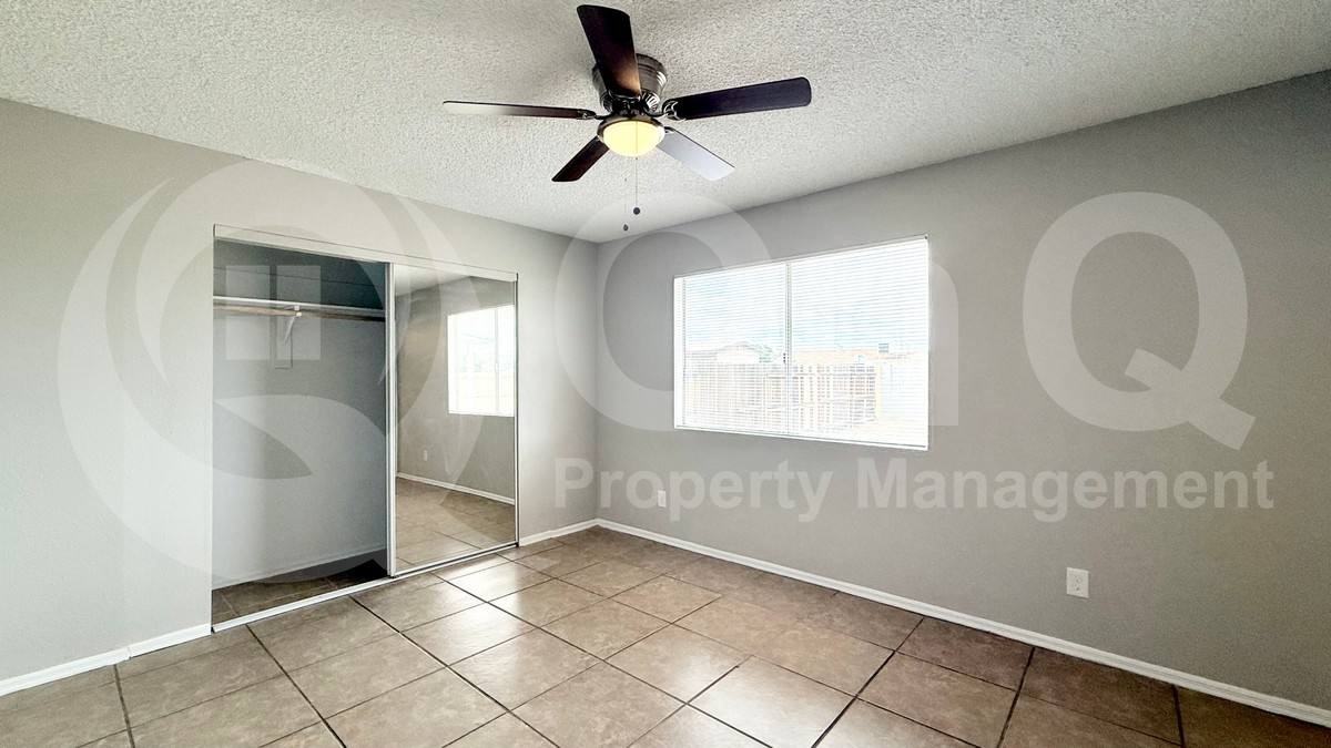 4712 E Fremont St - Photo 3 of 10