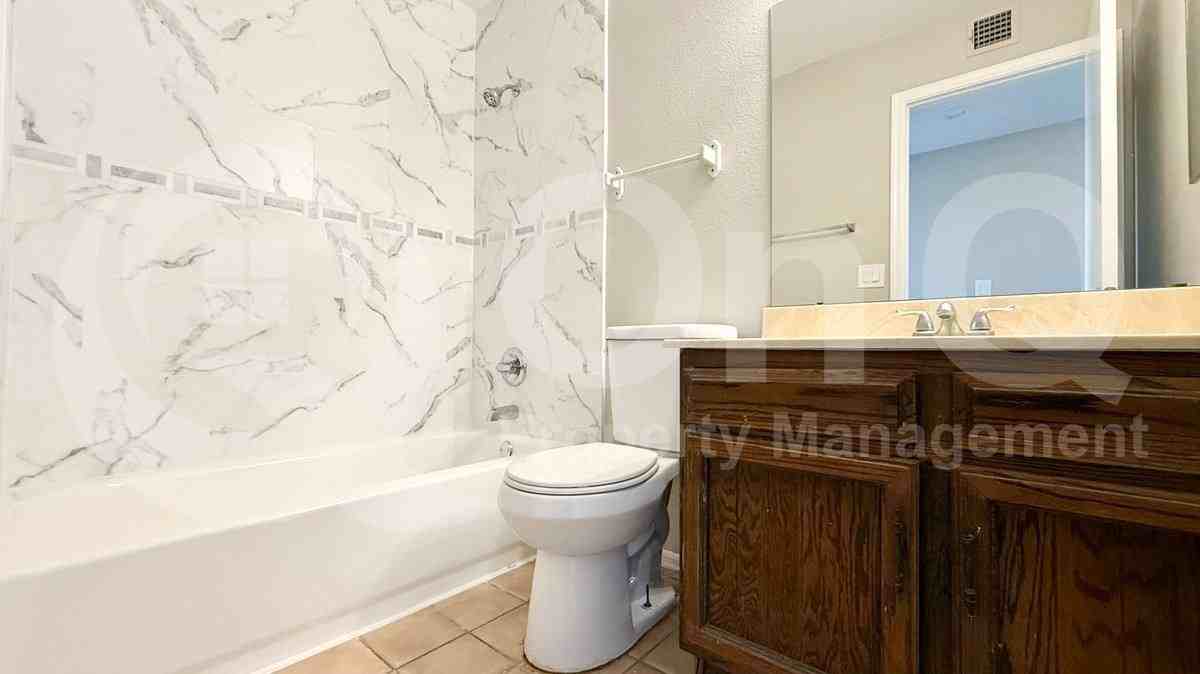 4712 E Fremont St - Photo 4 of 10