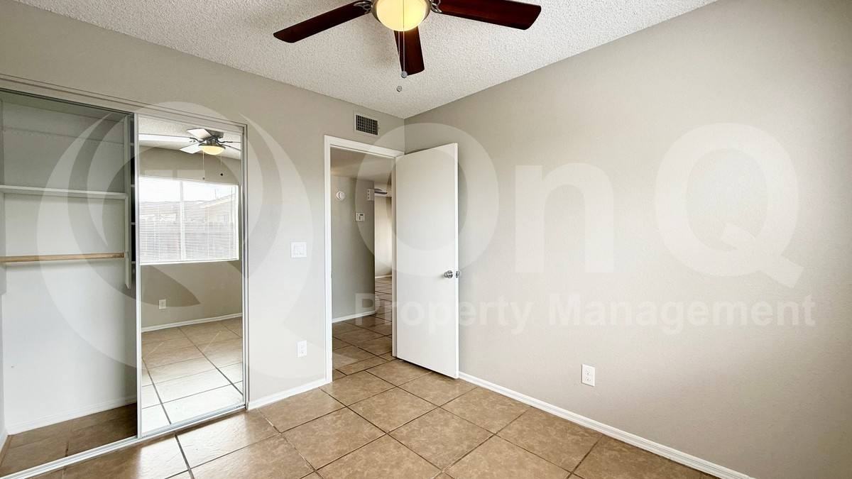 4712 E Fremont St - Photo 5 of 10