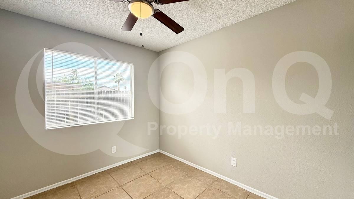 4712 E Fremont St - Photo 6 of 10