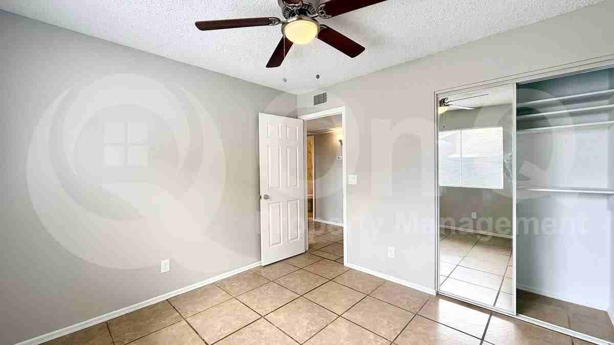 4712 E Fremont St - Photo 7 of 10