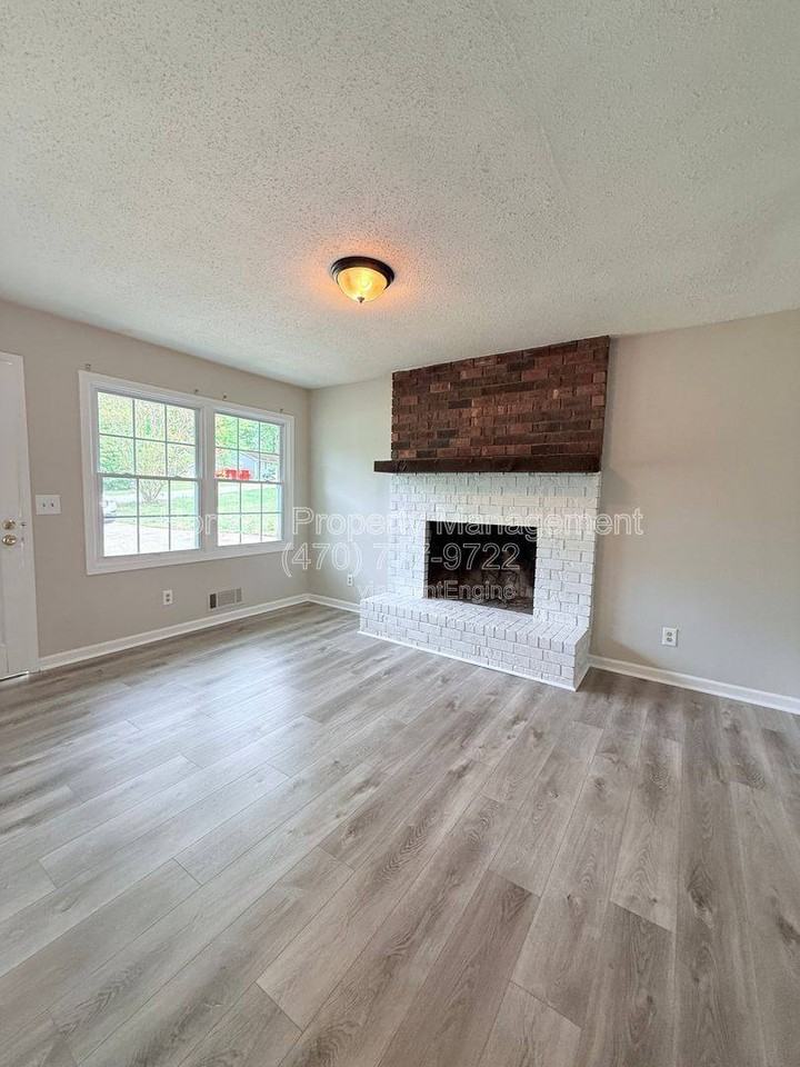 5035 Merlin Dr - Photo 3 of 10
