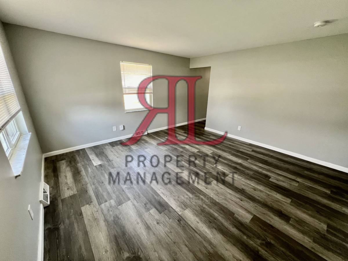 2980 Reis Ave - Photo 3 of 10
