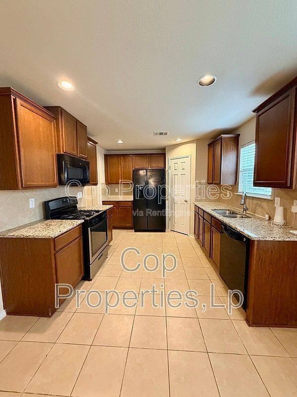 741 Clearbrook Ave - Photo 3 of 10