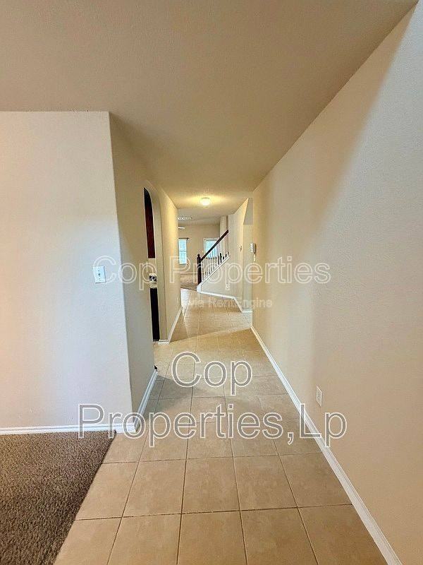 741 Clearbrook Ave - Photo 5 of 10