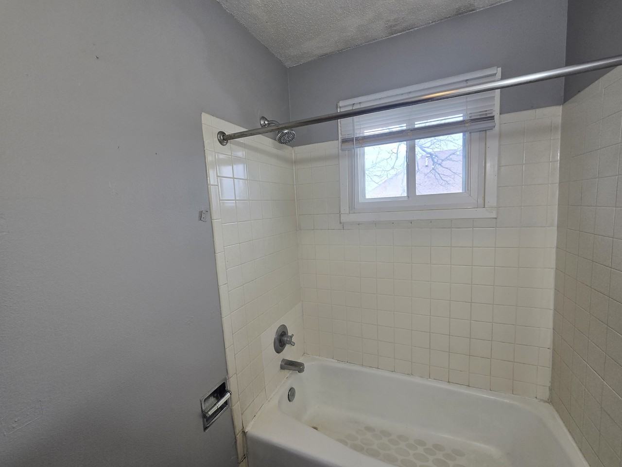 811 W 3rd St #8 - Photo 3 of 15