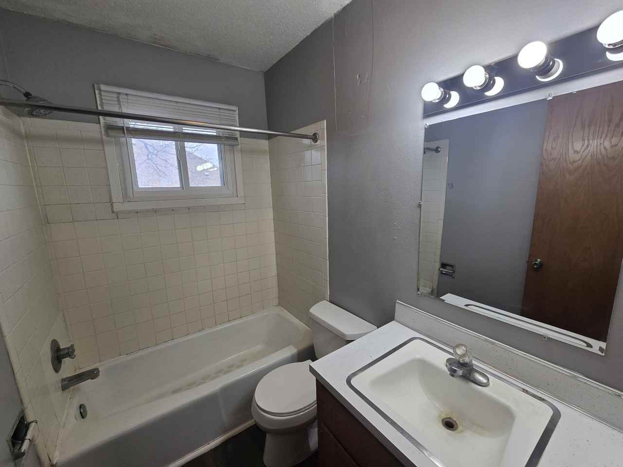 811 W 3rd St #8 - Photo 2 of 15