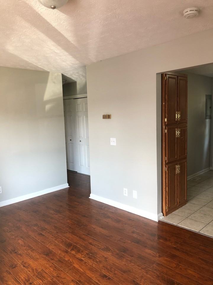 1050 Scarlett Ln - Photo 2 of 38