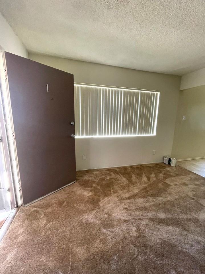 2630 Linden Ave - Photo 2 of 8