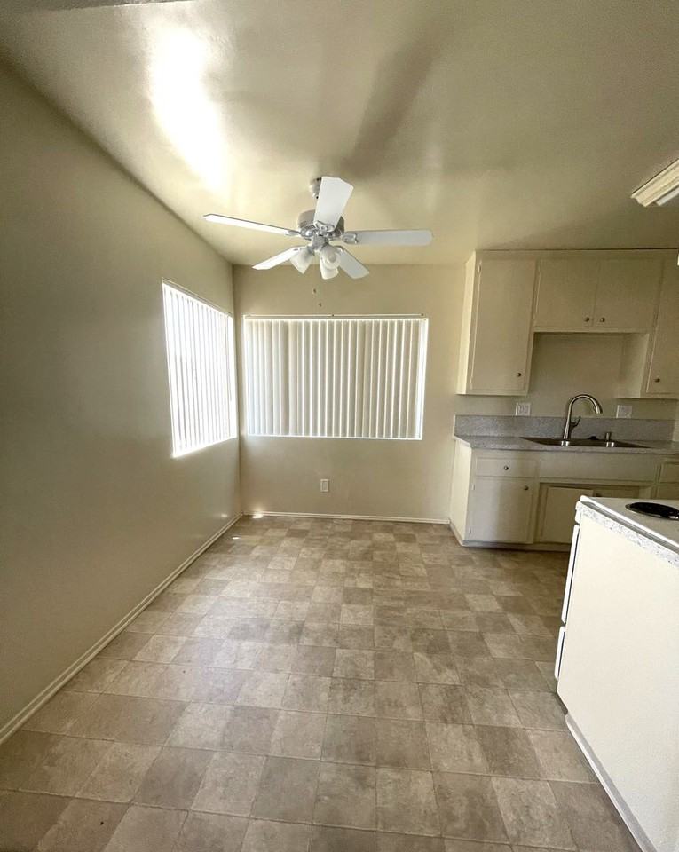 2630 Linden Ave - Photo 4 of 8