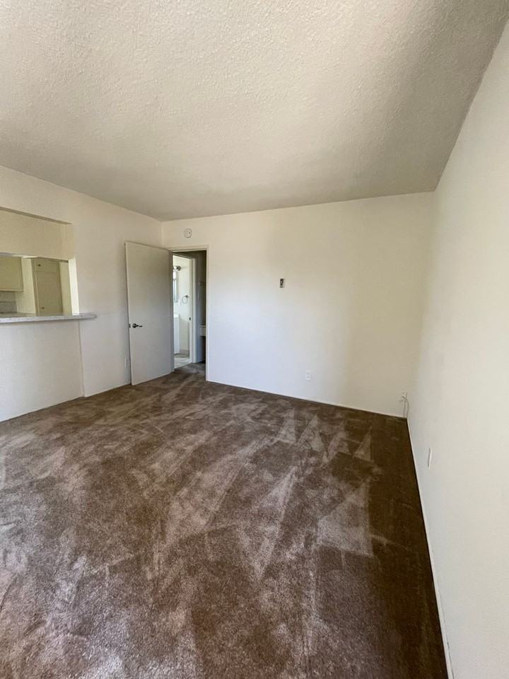 2630 Linden Ave - Photo 6 of 8