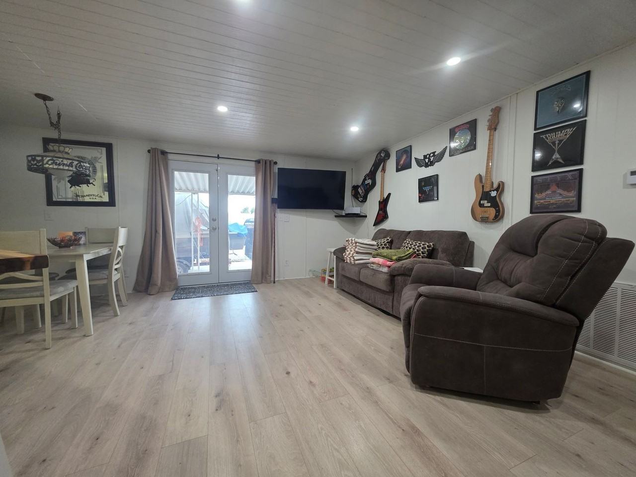 7866 Meadowlark St - Photo 2 of 9