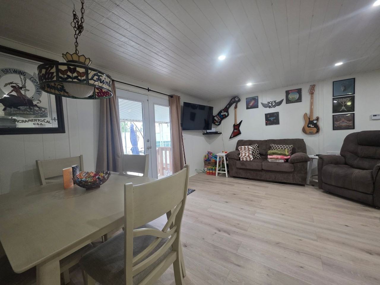 7866 Meadowlark St - Photo 3 of 9