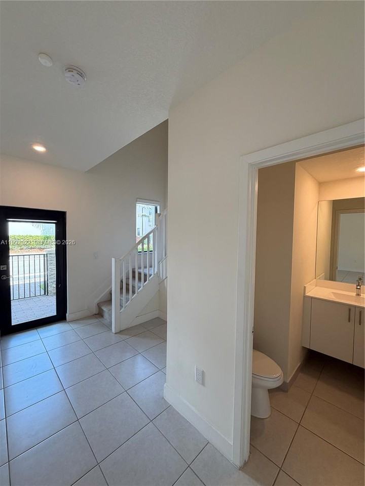 4470 Northwest 83rd Avenue - Photo 2 of 31