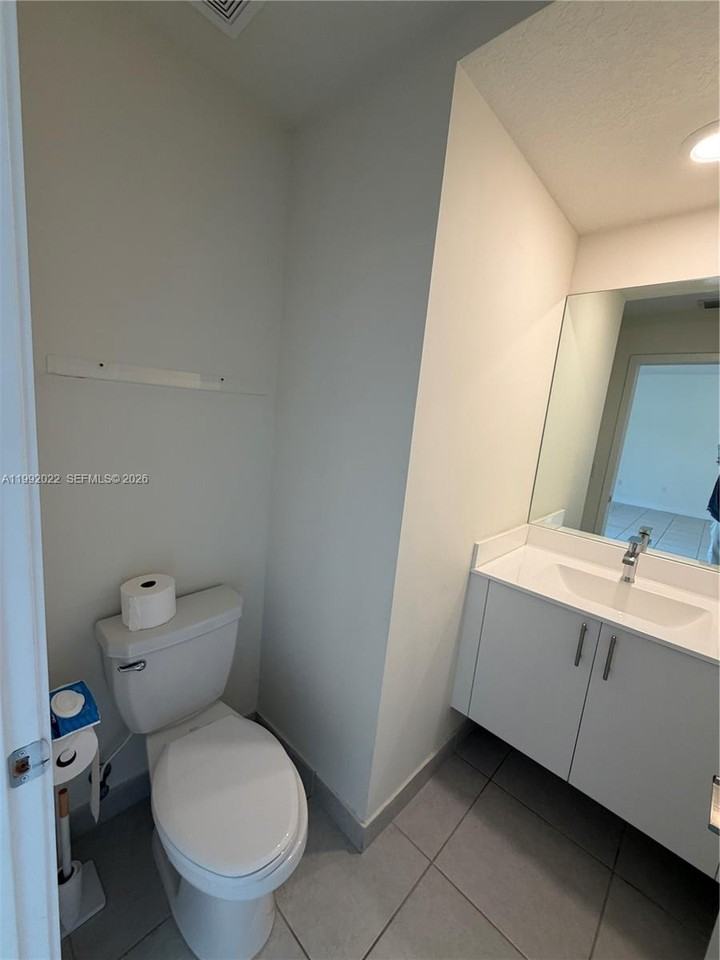 4470 Northwest 83rd Avenue - Photo 3 of 31