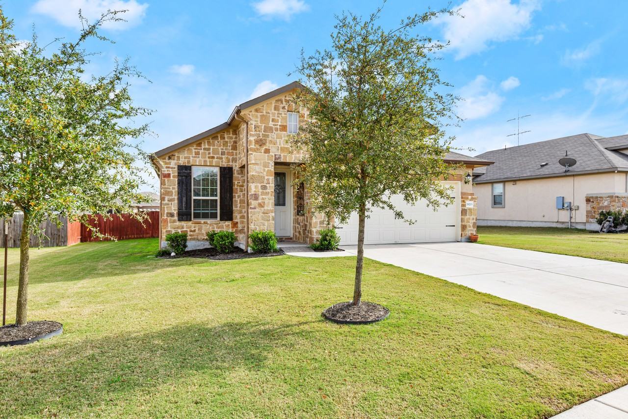 19213 Quebrada Dr - Photo 3 of 28