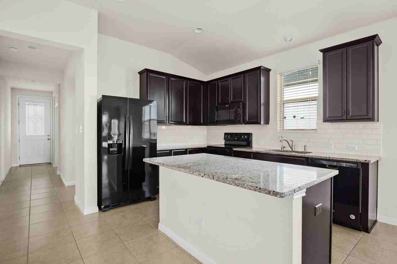 19213 Quebrada Dr - Photo 4 of 28