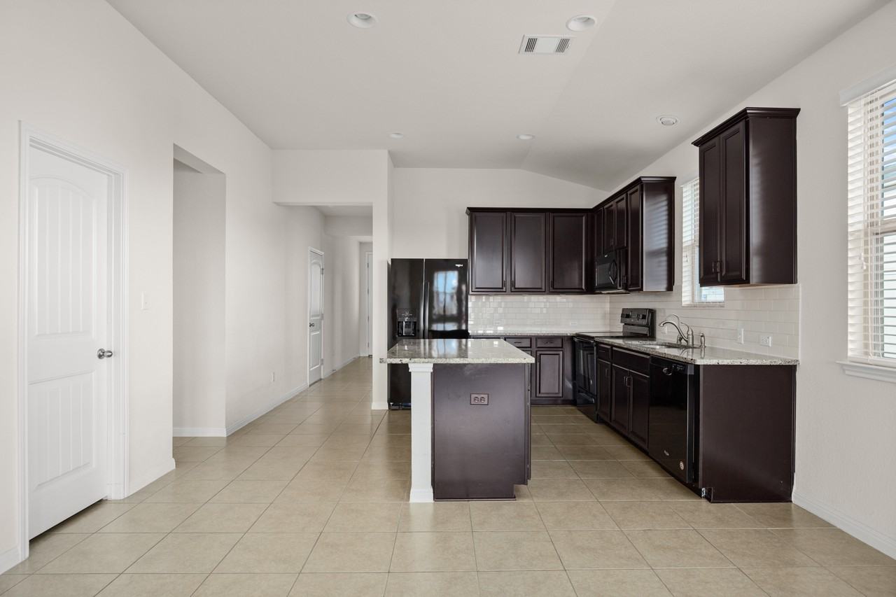 19213 Quebrada Dr - Photo 7 of 28