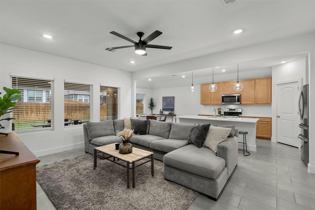 19328 Colgin Dr - Photo 3 of 31