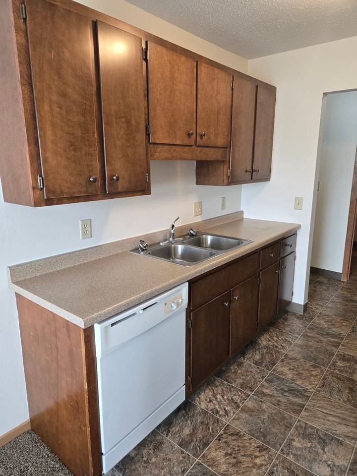 Regency Apartments - Photo 6 of 25
