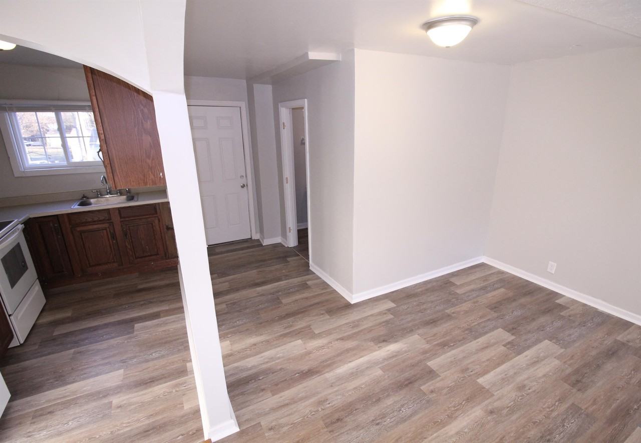 759 Holmes St #B - Photo 4 of 10