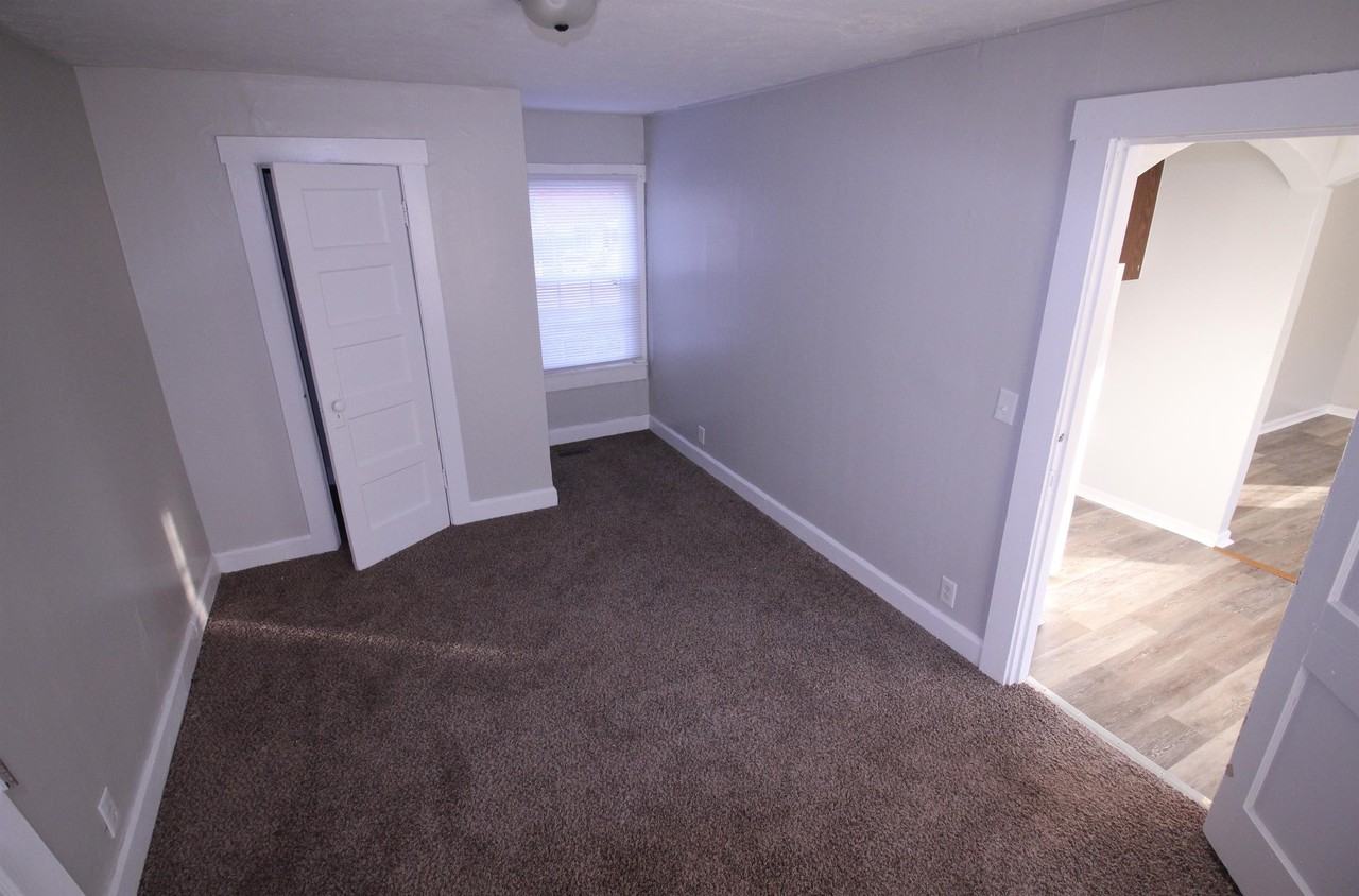 759 Holmes St #B - Photo 3 of 10