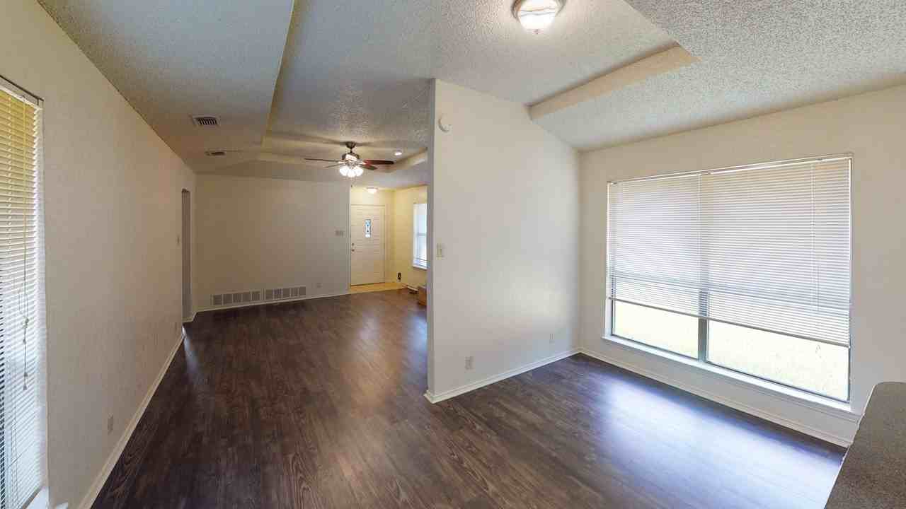 2204 Bolivar St - Photo 2 of 7