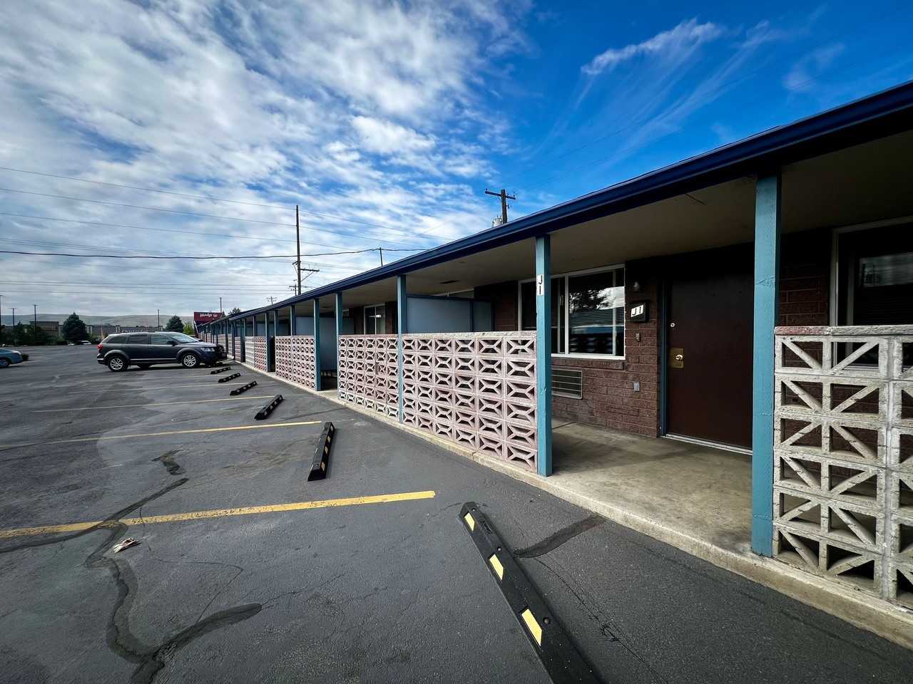 2705 W Nob Hill Blvd #R - Photo 2 of 21