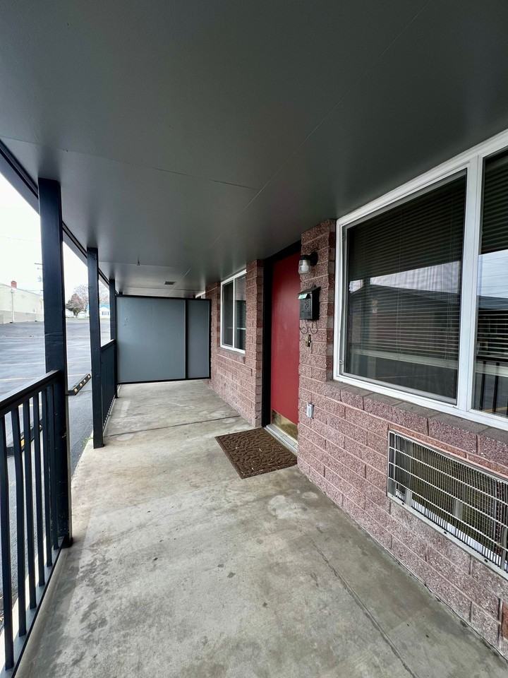 2705 W Nob Hill Blvd #R - Photo 4 of 21