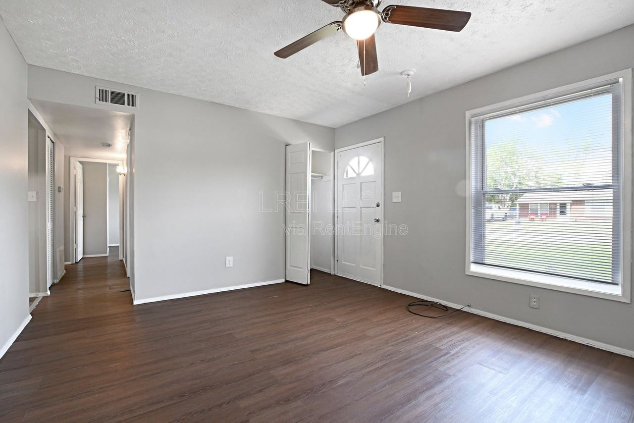 8602 Gary Way - Photo 2 of 32