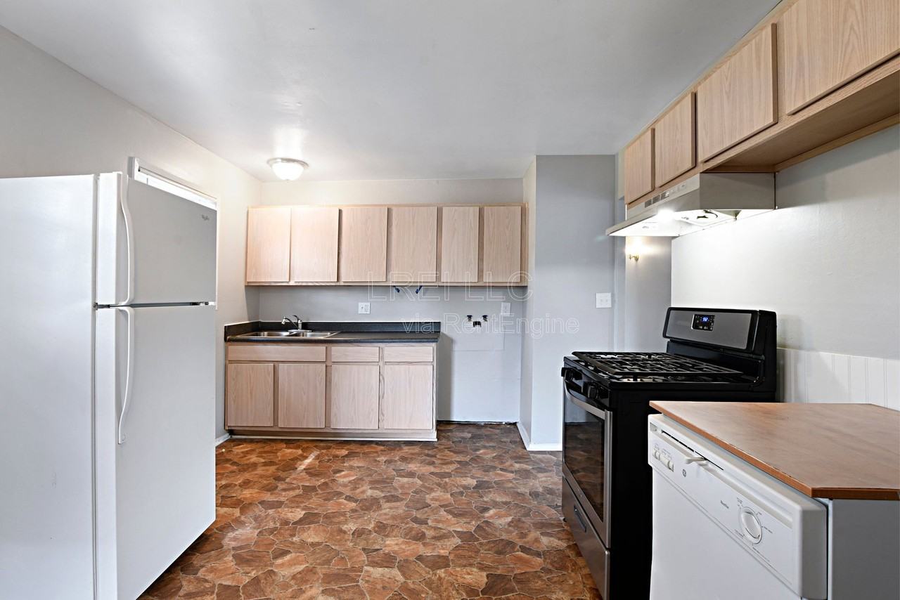 8602 Gary Way - Photo 3 of 32