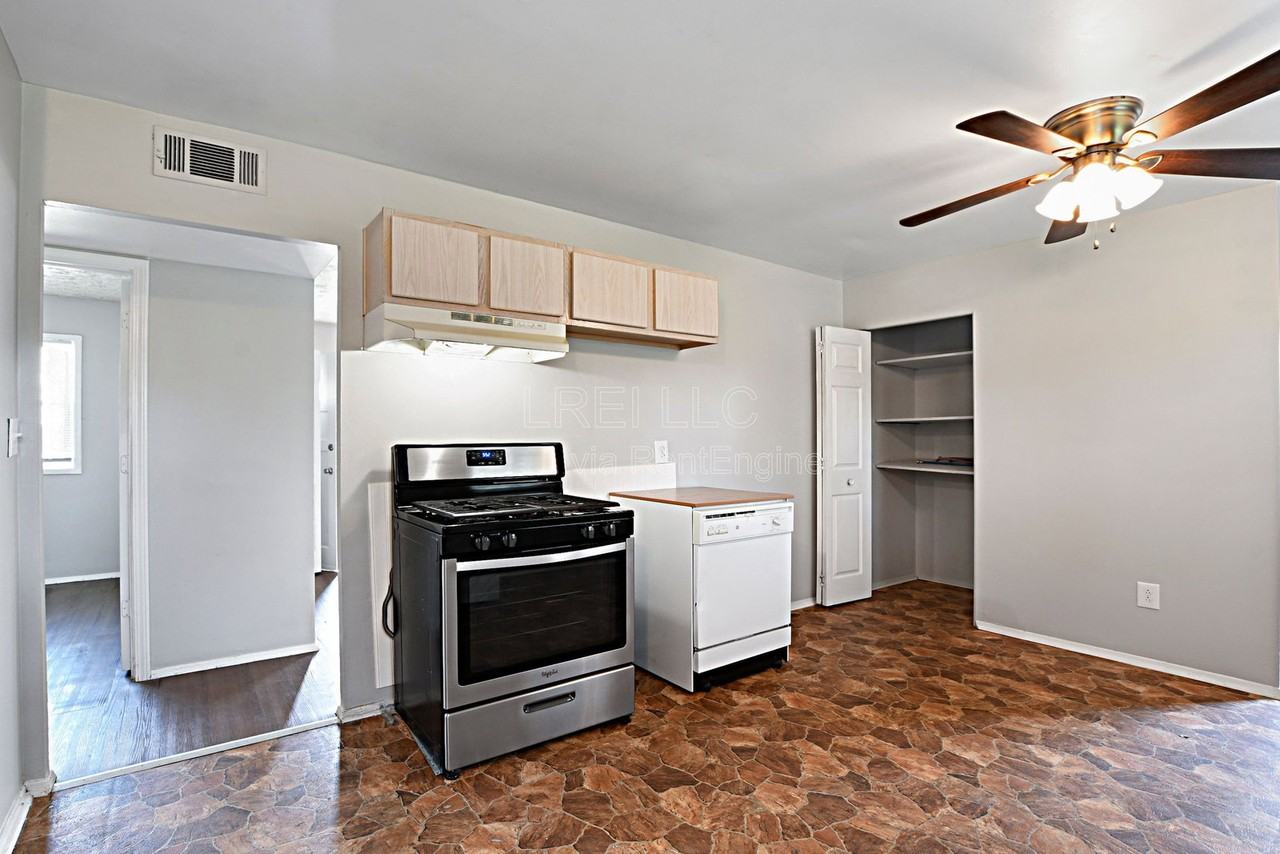 8602 Gary Way - Photo 4 of 32