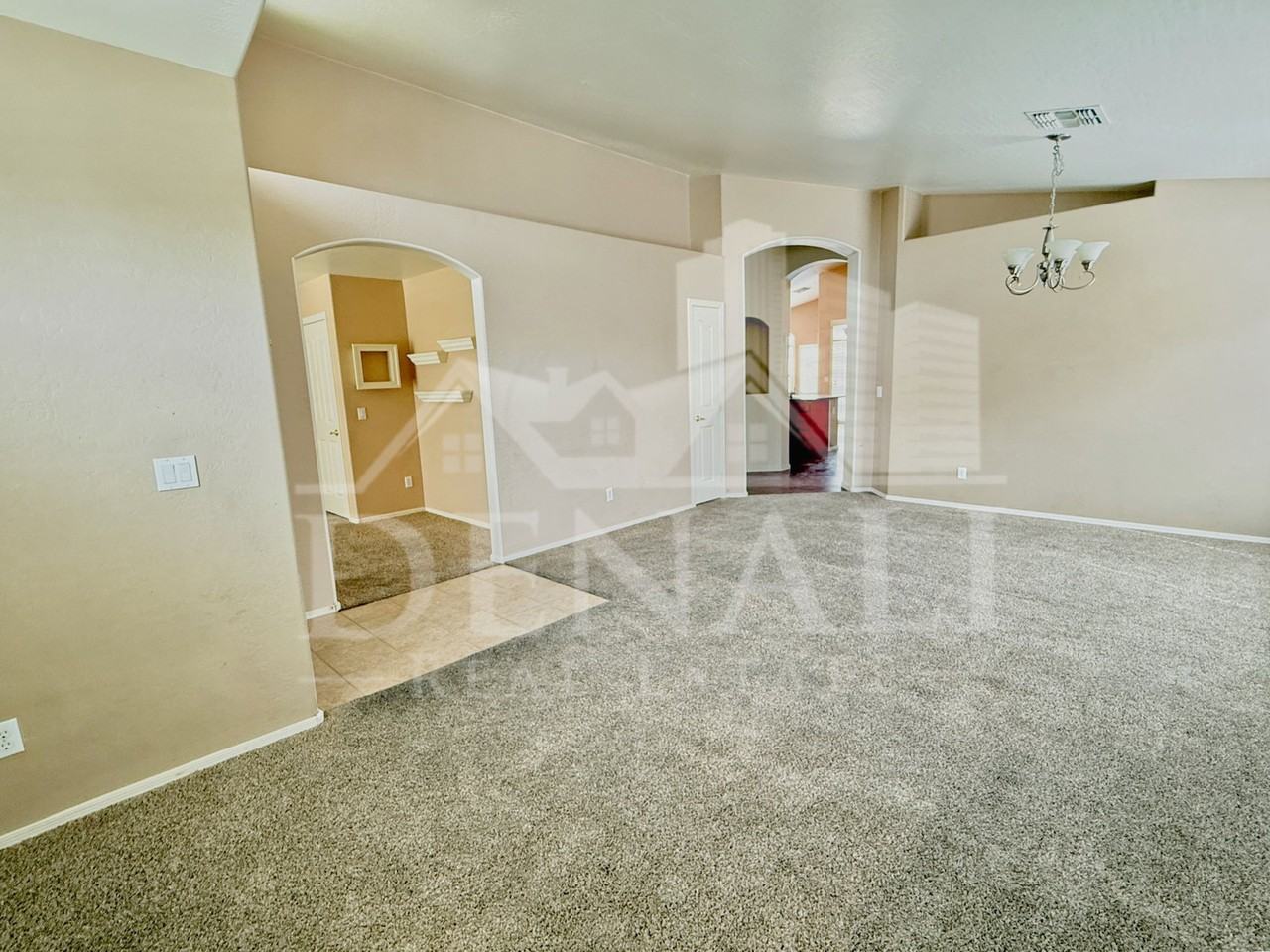 4330 E Cottonwood Ln - Photo 4 of 29