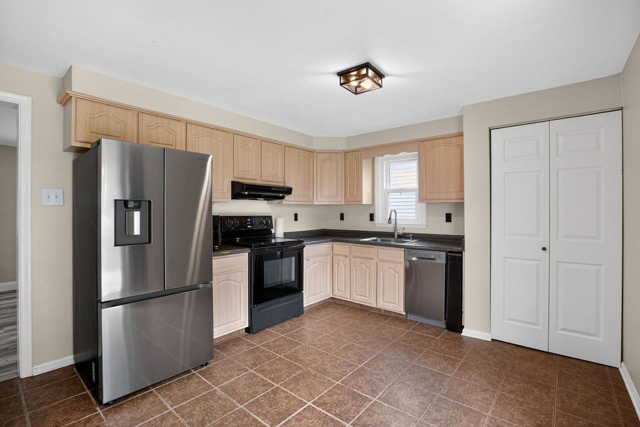 915 Crystal Rock Rd - Photo 2 of 15