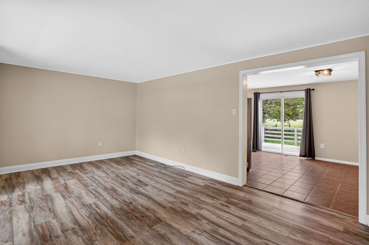 915 Crystal Rock Rd - Photo 5 of 15