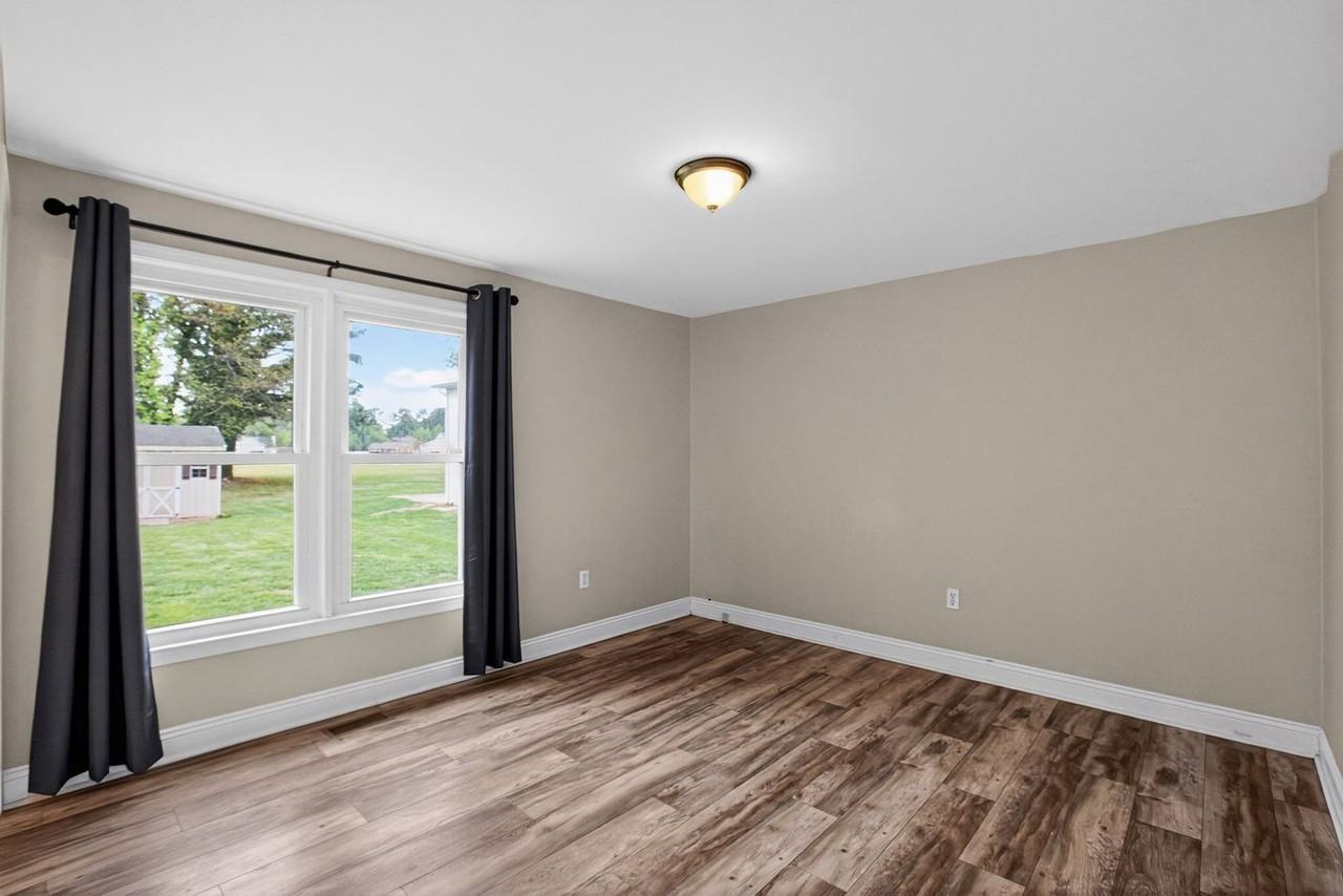 915 Crystal Rock Rd - Photo 6 of 15