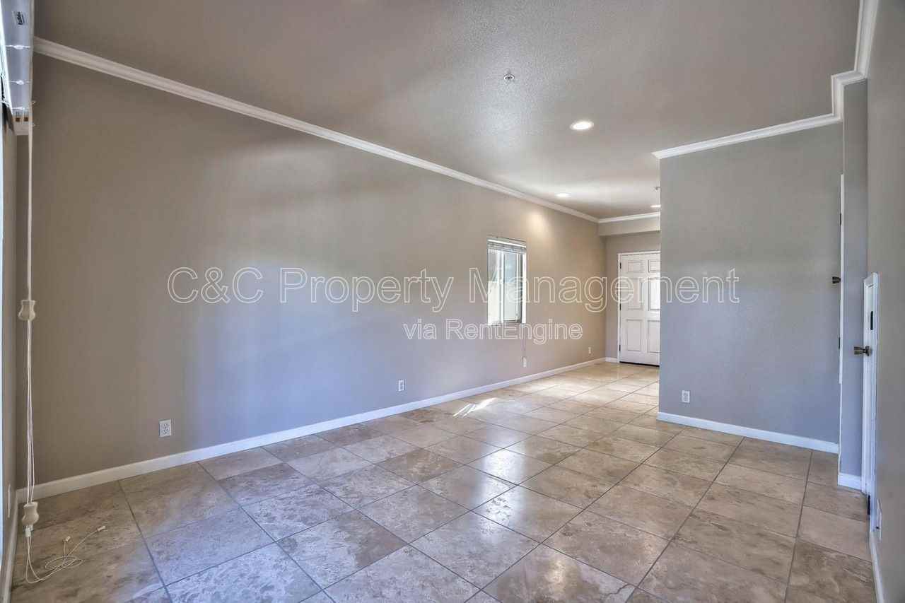 815 Alice St #B - Photo 4 of 16