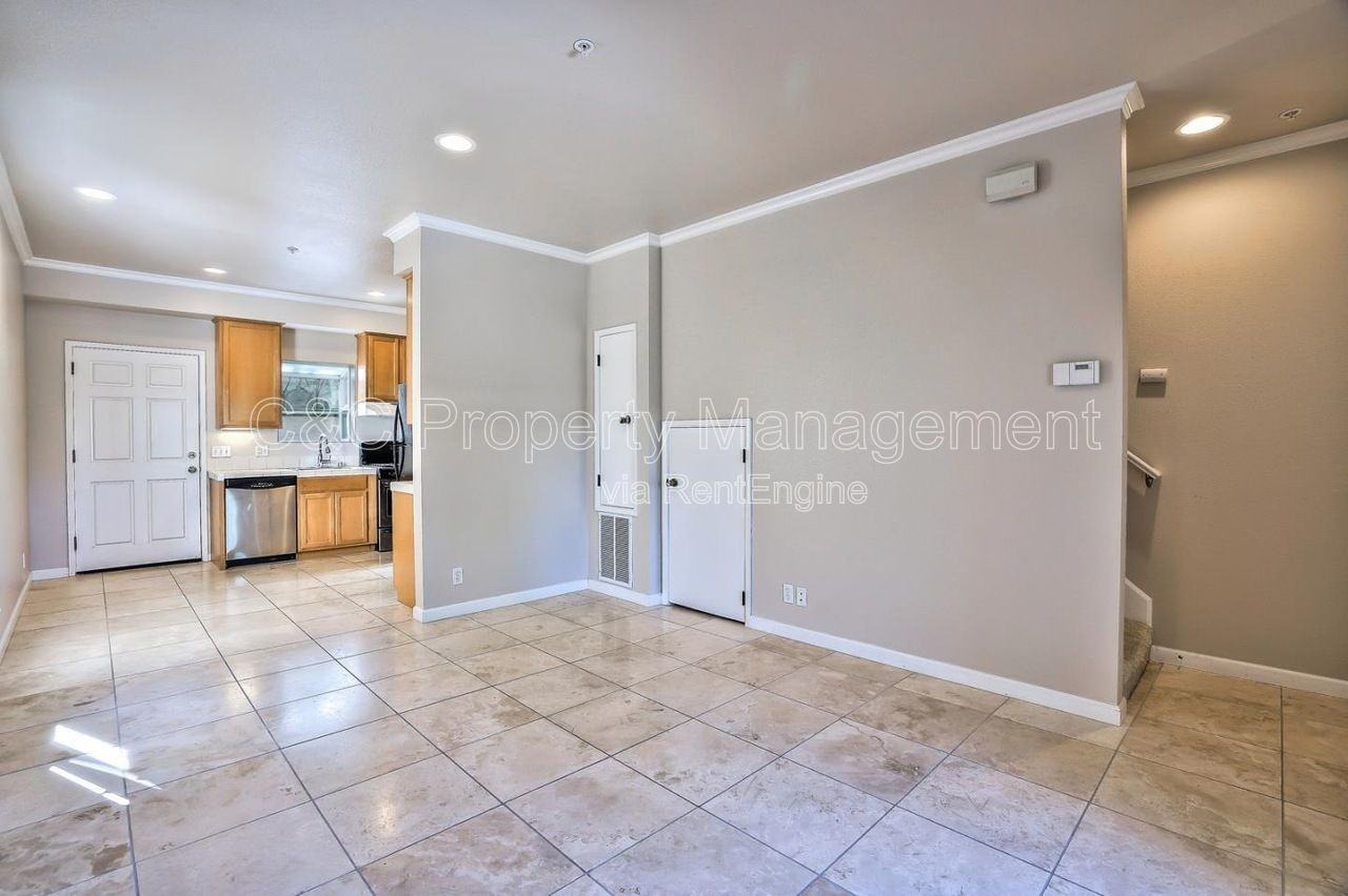 815 Alice St #B - Photo 5 of 16